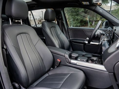 Used 2022 Mercedes-Benz GLB 250 w/ Premium Package Lite image 22