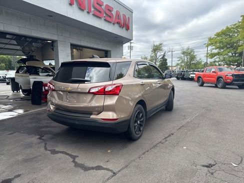 Used 2019 Chevrolet Equinox LS image 2