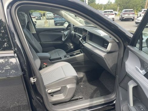 New 2026 Volkswagen Tiguan SE AWD/4WD image 6