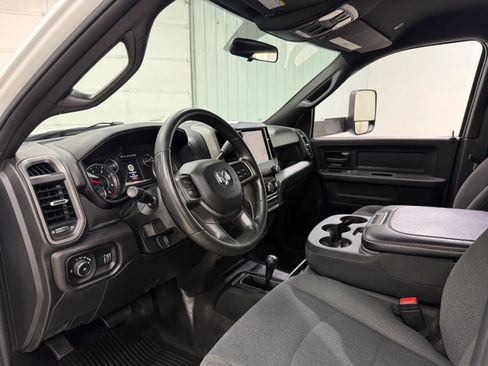 Used 2022 RAM 3500 Tradesman w/ Chrome Appearance Group AWD/4WD image 12