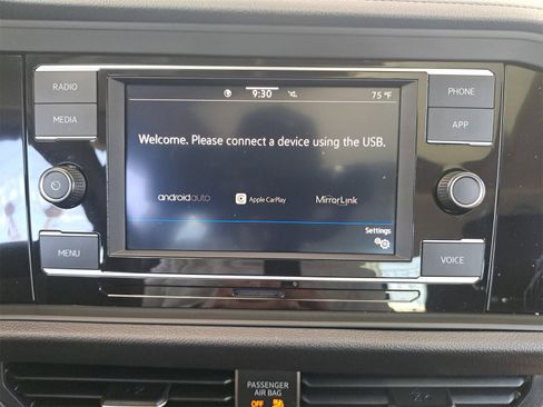 Used 2023 Volkswagen Jetta SE w/ Panoramic Sunroof Package image 22
