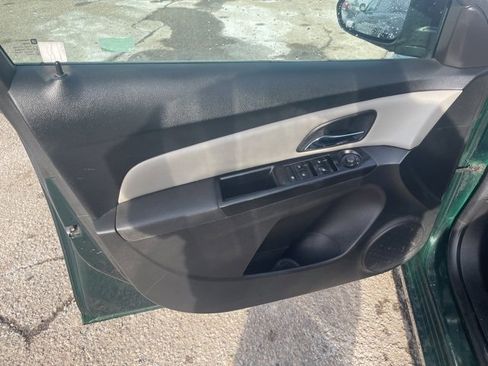 Used 2014 Chevrolet Cruze LS image 13
