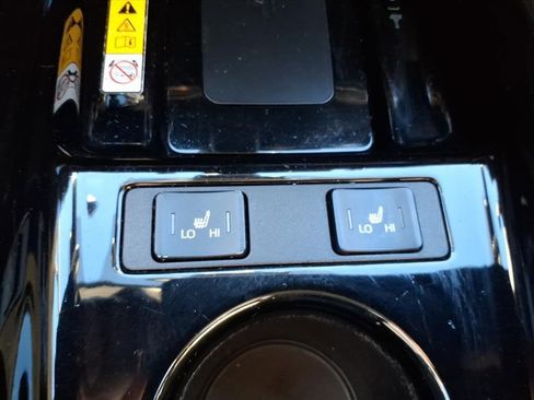 Used 2020 Toyota Prius XLE image 17