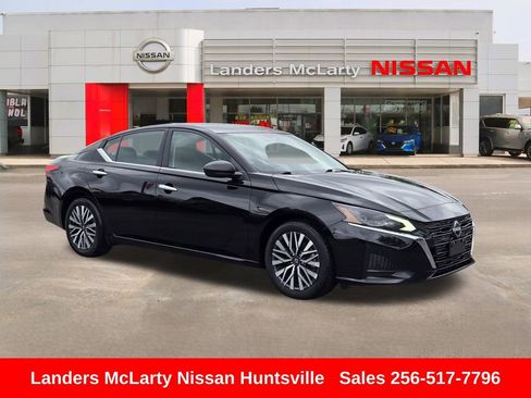 Used 2024 Nissan Altima 2.5 SV FWD image 1