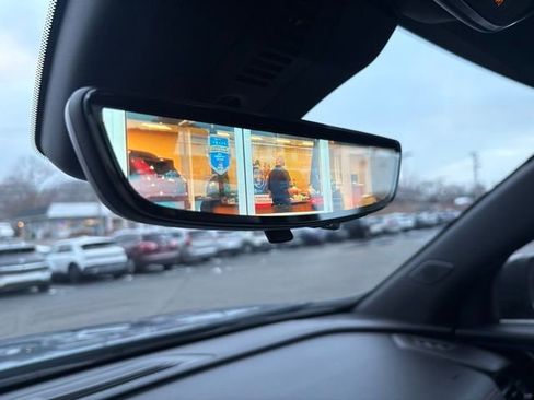 Used 2024 Chevrolet Traverse RS image 32