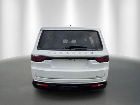 Used 2024 Jeep Wagoneer L Series II w/ Flexible Seating Group AWD/4WD image 4
