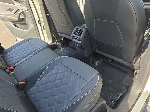 New 2026 Volkswagen Tiguan SEL R-Line image 11