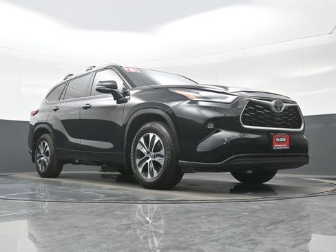 Used 2023 Toyota Highlander XLE image 27