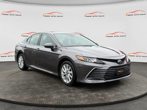 Used 2024 Toyota Camry LE image 5