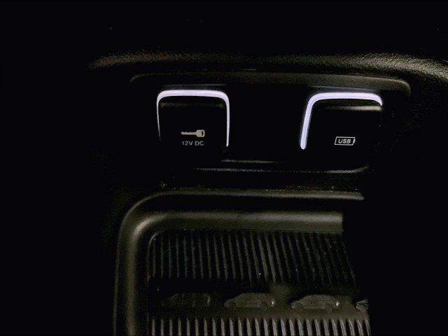 Used 2019 Chrysler Pacifica Limited w/ Advanced Safetytec Group FWD image 32