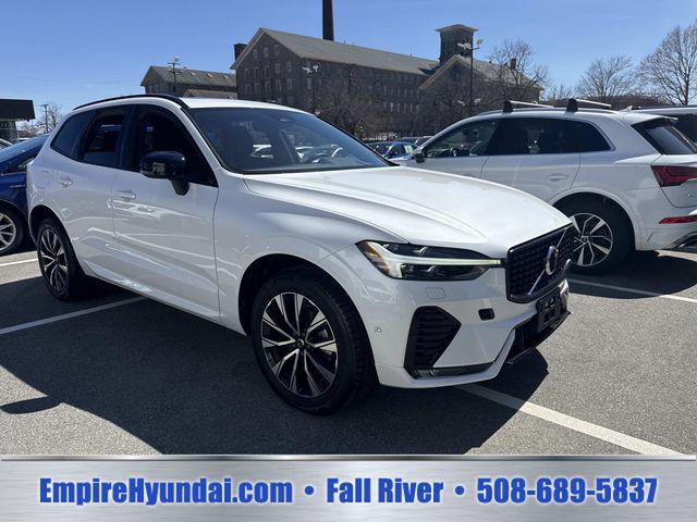 Used 2023 Volvo XC60 B5 Plus AWD/4WD image 2