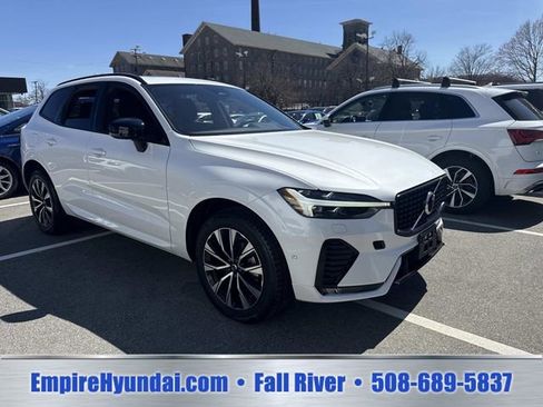 Used 2023 Volvo XC60 B5 Plus AWD/4WD image 2