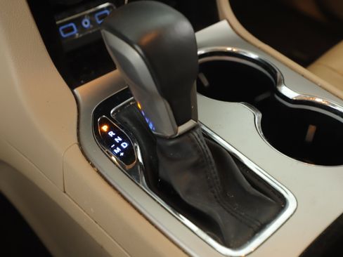 Used 2019 Jeep Grand Cherokee Limited image 16