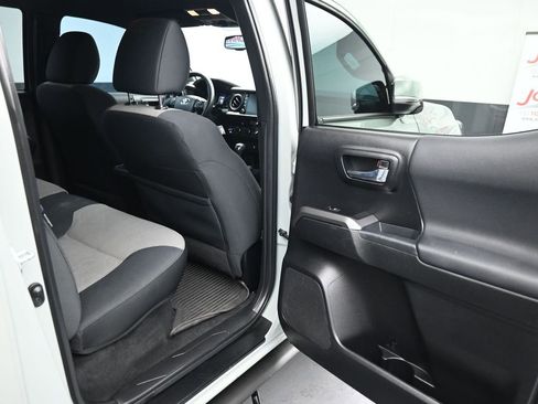 Used 2023 Toyota Tacoma TRD Off-Road image 11