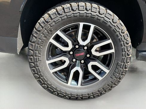 Used 2021 GMC Yukon AT4 w/ Technology Package AWD/4WD image 10