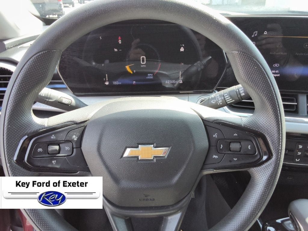 Used 2025 Chevrolet Trax LT FWD image 26