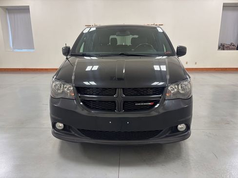 Used 2019 Dodge Grand Caravan GT FWD image 3