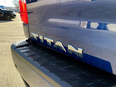 Used 2021 Nissan Titan SV w/ SV Convenience Package image 17