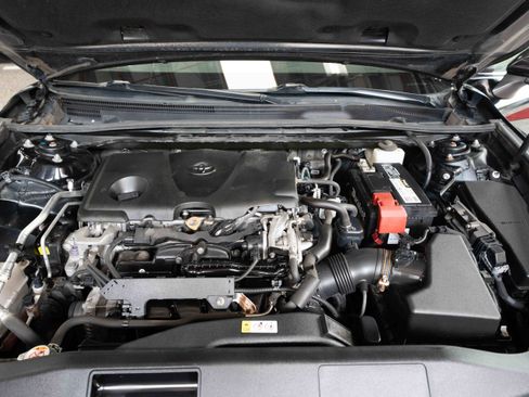 Used 2020 Toyota Camry SE w/ Carpet Mat Package image 30