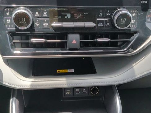 Used 2024 Toyota Highlander Limited FWD image 27