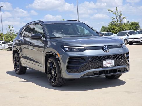 New 2026 Volkswagen Tiguan SE R-Line FWD image 2