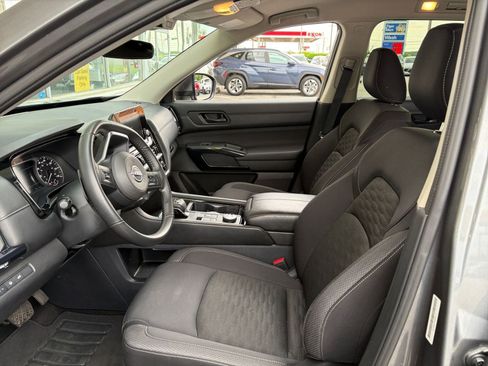 Used 2025 Nissan Pathfinder SV AWD/4WD image 29