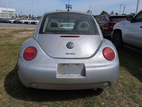 Used 2002 Volkswagen Beetle GLX image 3