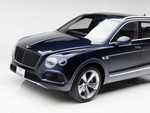 Used 2019 Bentley Bentayga AWD/4WD image 25