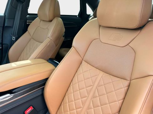Used 2025 Audi S8 image 23