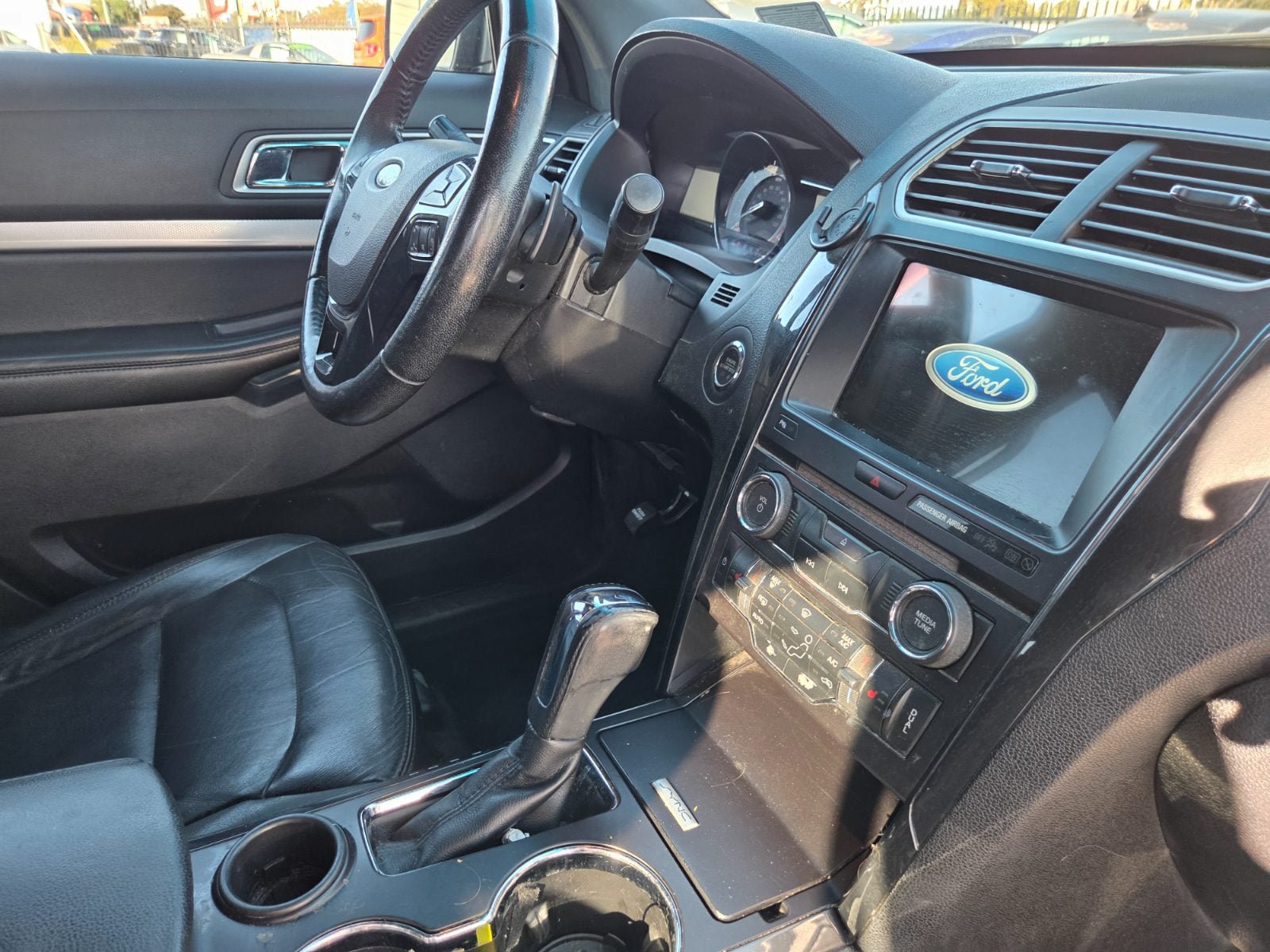 Used 2017 Ford Explorer XLT w/ Equipment Group 202A FWD image 17