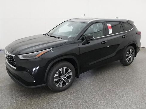 New 2026 Toyota Highlander XLE image 1