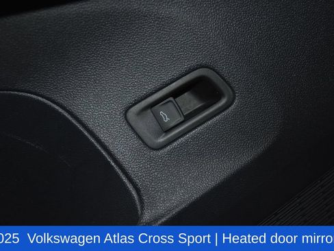 Used 2025 Volkswagen Atlas Cross Sport SE image 23