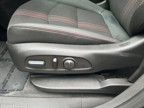 Used 2024 Chevrolet Equinox RS FWD image 17