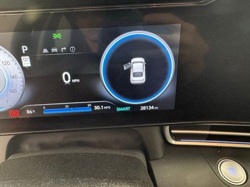 Used 2025 Hyundai Elantra SEL FWD image 4
