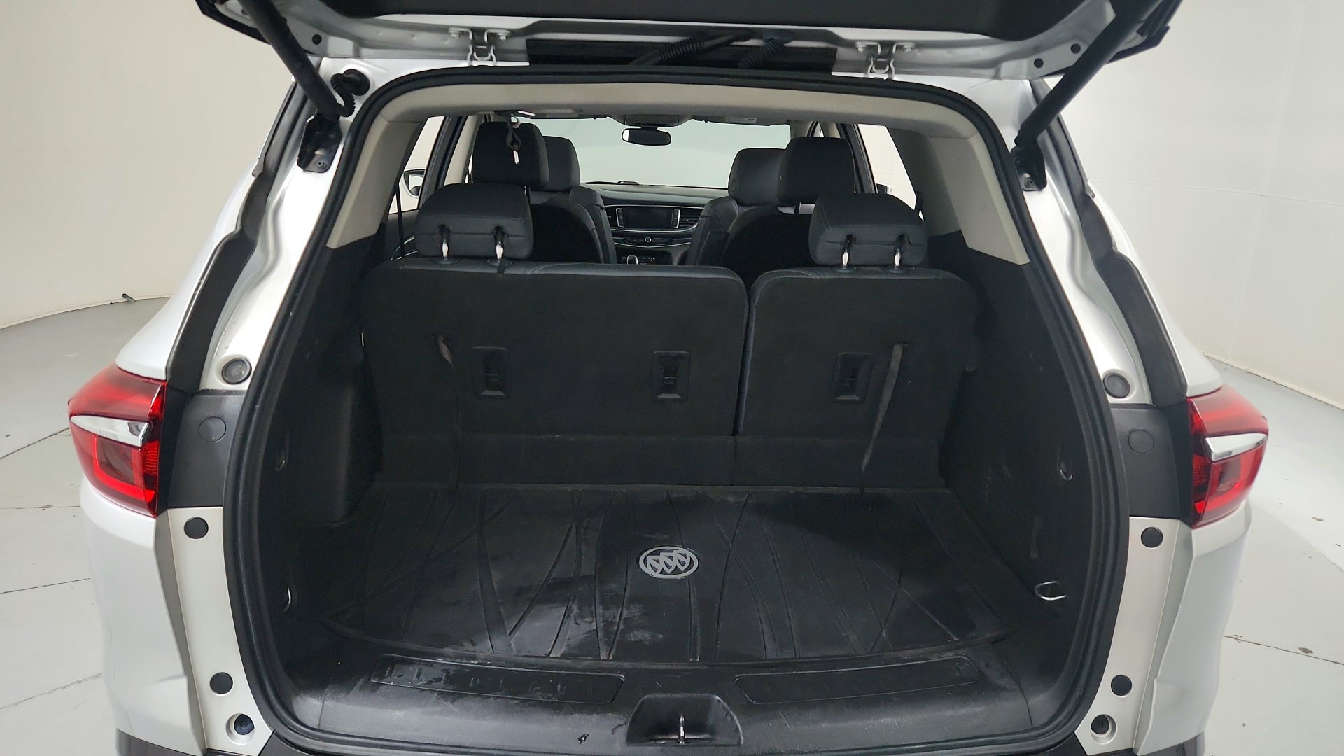 Used 2019 Buick Enclave Essence w/ LPO, Sport Appearance Package AWD/4WD image 26