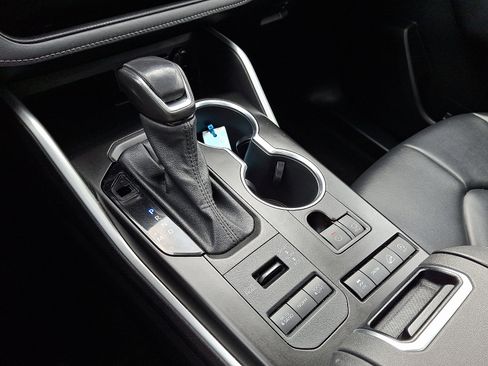 Certified 2021 Toyota Highlander XLE image 18