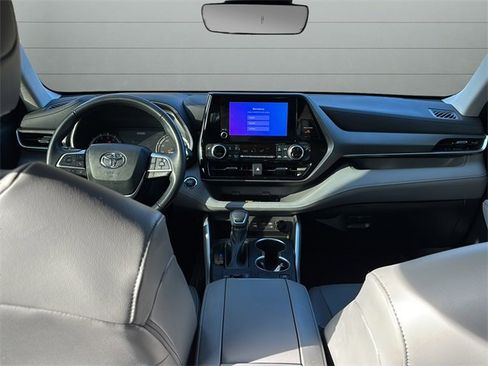 Certified 2023 Toyota Highlander XLE image 19