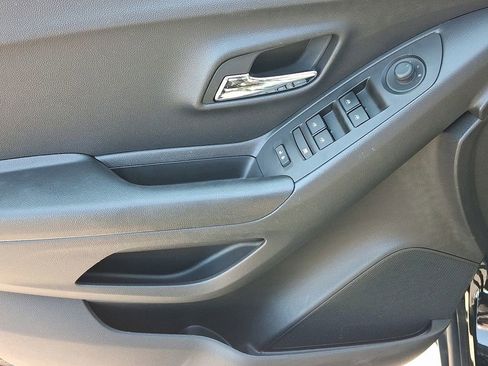 Certified 2022 Chevrolet Trax LT w/ LT Convenience Package image 13