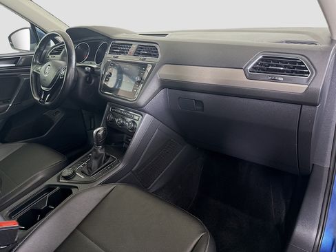 Used 2018 Volkswagen Tiguan SEL AWD/4WD image 30