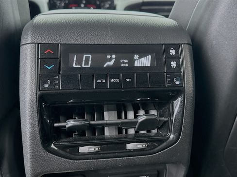 Used 2023 Jeep Grand Cherokee L Limited AWD/4WD image 17