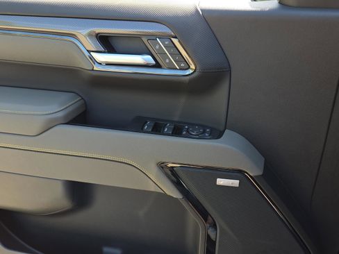 New 2026 Chevrolet Silverado 1500 ZR2 image 32