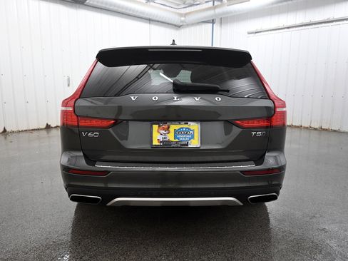 Used 2020 Volvo V60 T5 Cross Country image 31