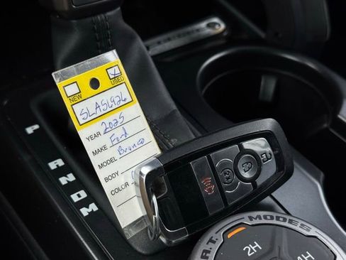 Used 2025 Ford Bronco Badlands image 42