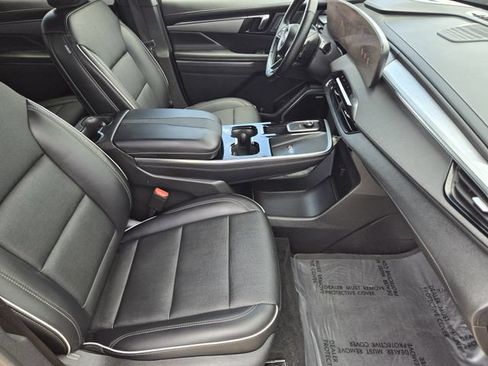 Used 2025 Buick Enclave Preferred AWD/4WD image 14