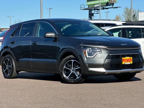 Used 2024 Kia Niro LX image 2