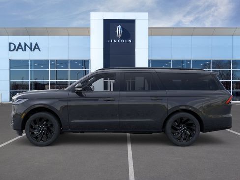 New 2025 Lincoln Navigator L Reserve w/ Jet Appearance Package image 3