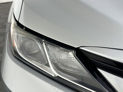 Used 2021 Toyota Camry LE image 9