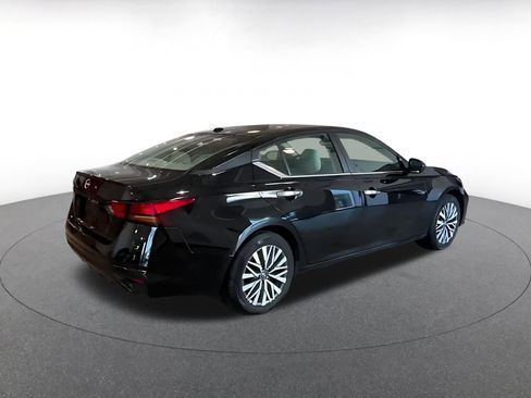 Used 2025 Nissan Altima 2.5 SV image 14