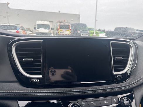 New 2026 Chrysler Pacifica Select image 30