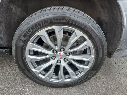 Used 2021 GMC Yukon XL Denali w/ Denali Premium Package image 15